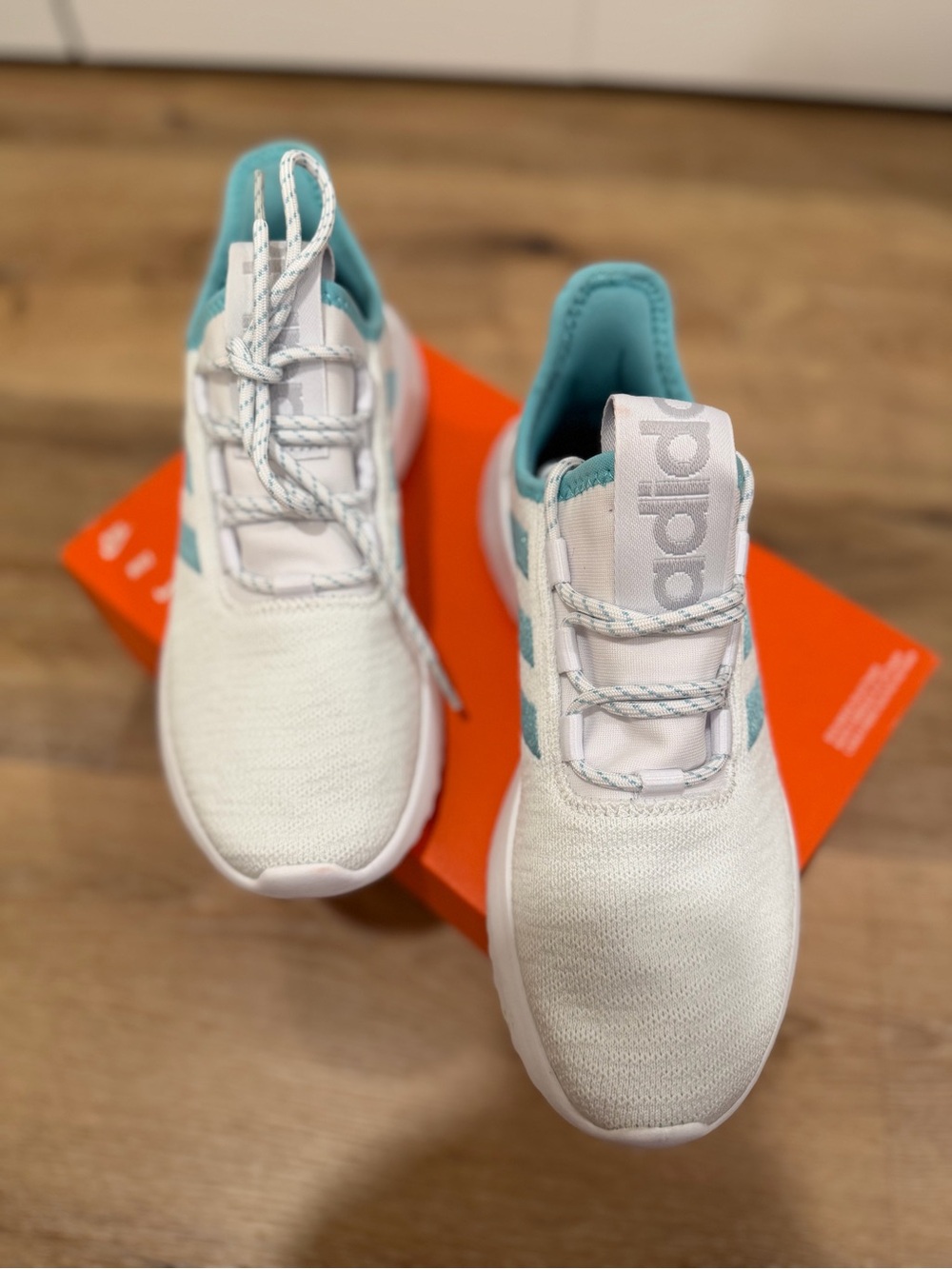 Adidas Women’s Size 6 White & Teal Lightweight Sneakers - Picture 2 of 8
